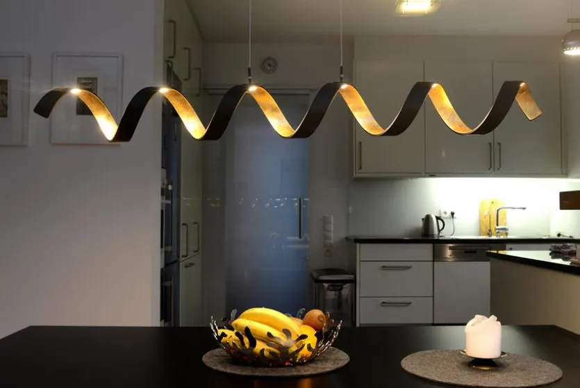 LED-Pendelleuchte Helix