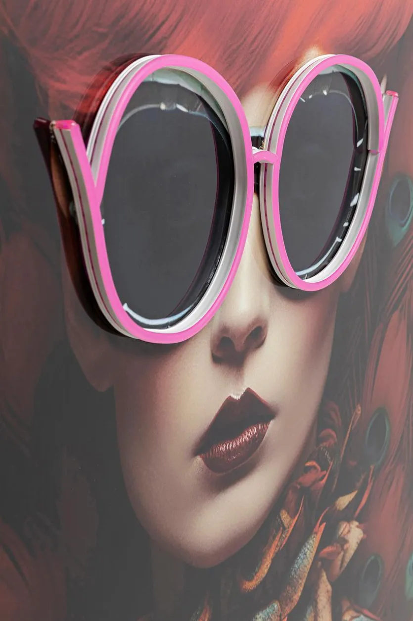 LED-Wandbild 80 x 80 cm Fancy Red Lady